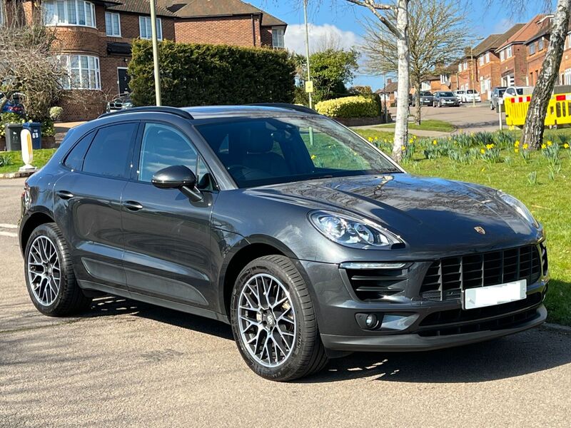 PORSCHE MACAN