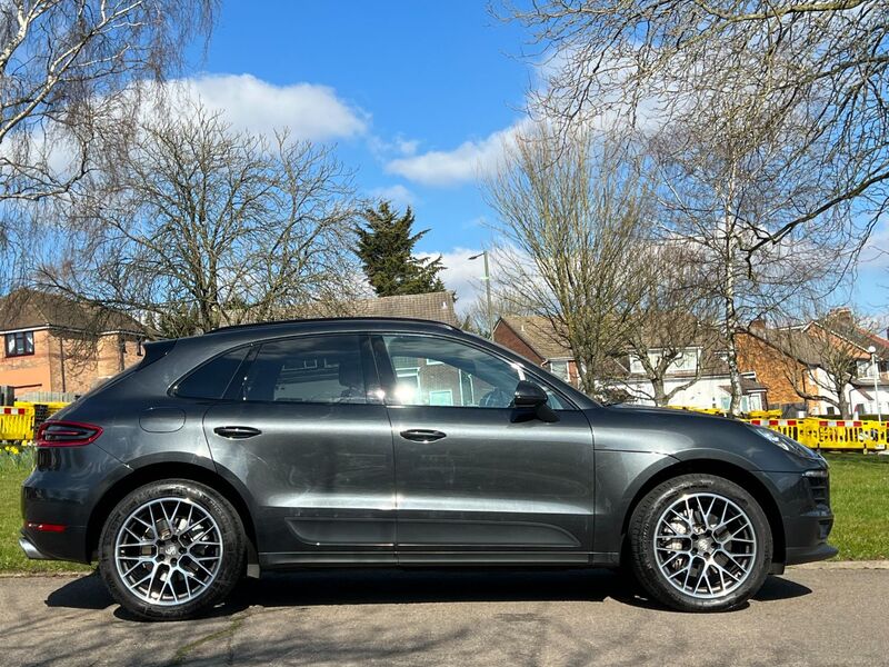 View PORSCHE MACAN S PDK