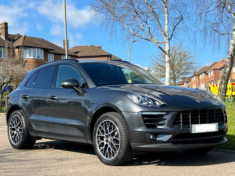 PORSCHE MACAN